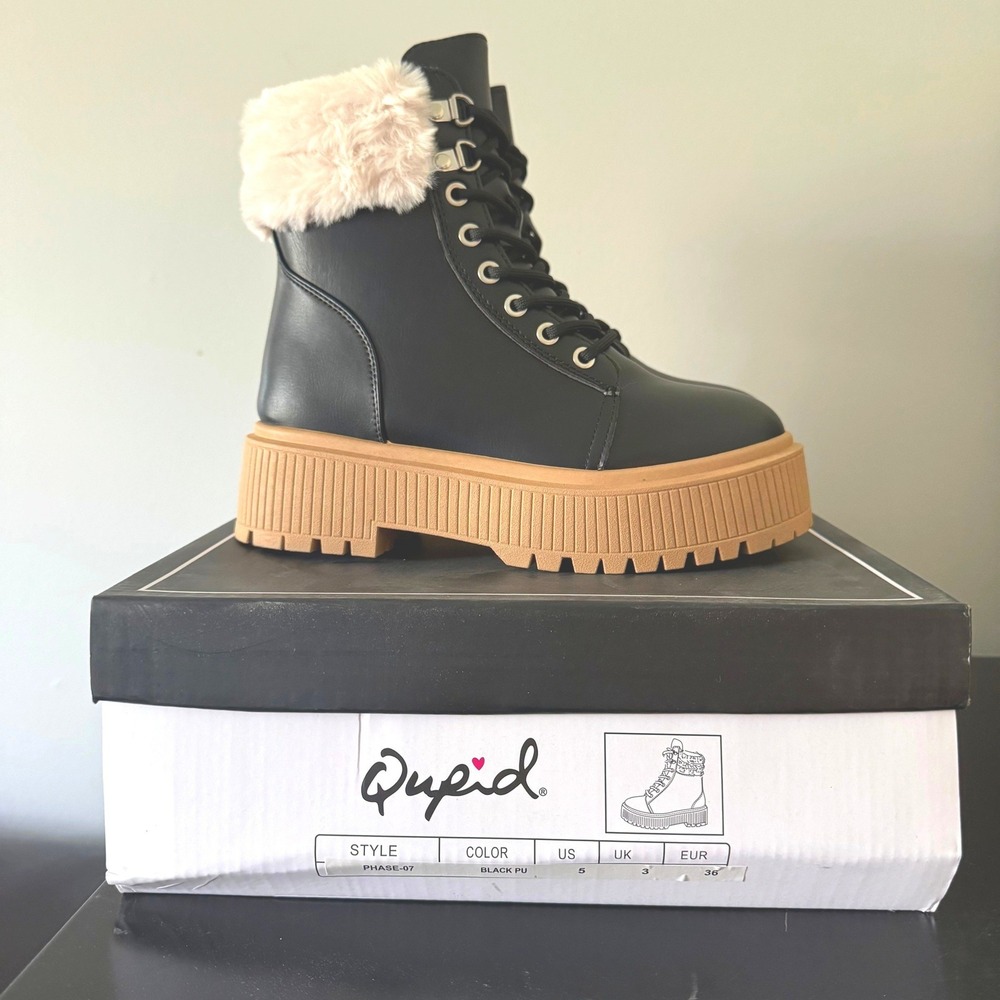 Qupid Phase-07 Black Faux Leather Faux Fur Trim Platform Combat Boots Womens 5